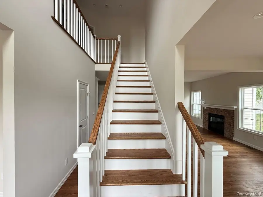 8 Gail Grace Court, Copiague, NY 11726 - #3