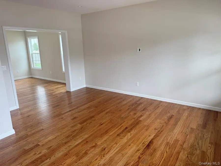 12 Gail Grace Court, Copiague, NY 11726 - #3