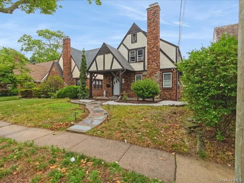 167 Lakeview Avenue, Lynbrook, NY 11563 - #1