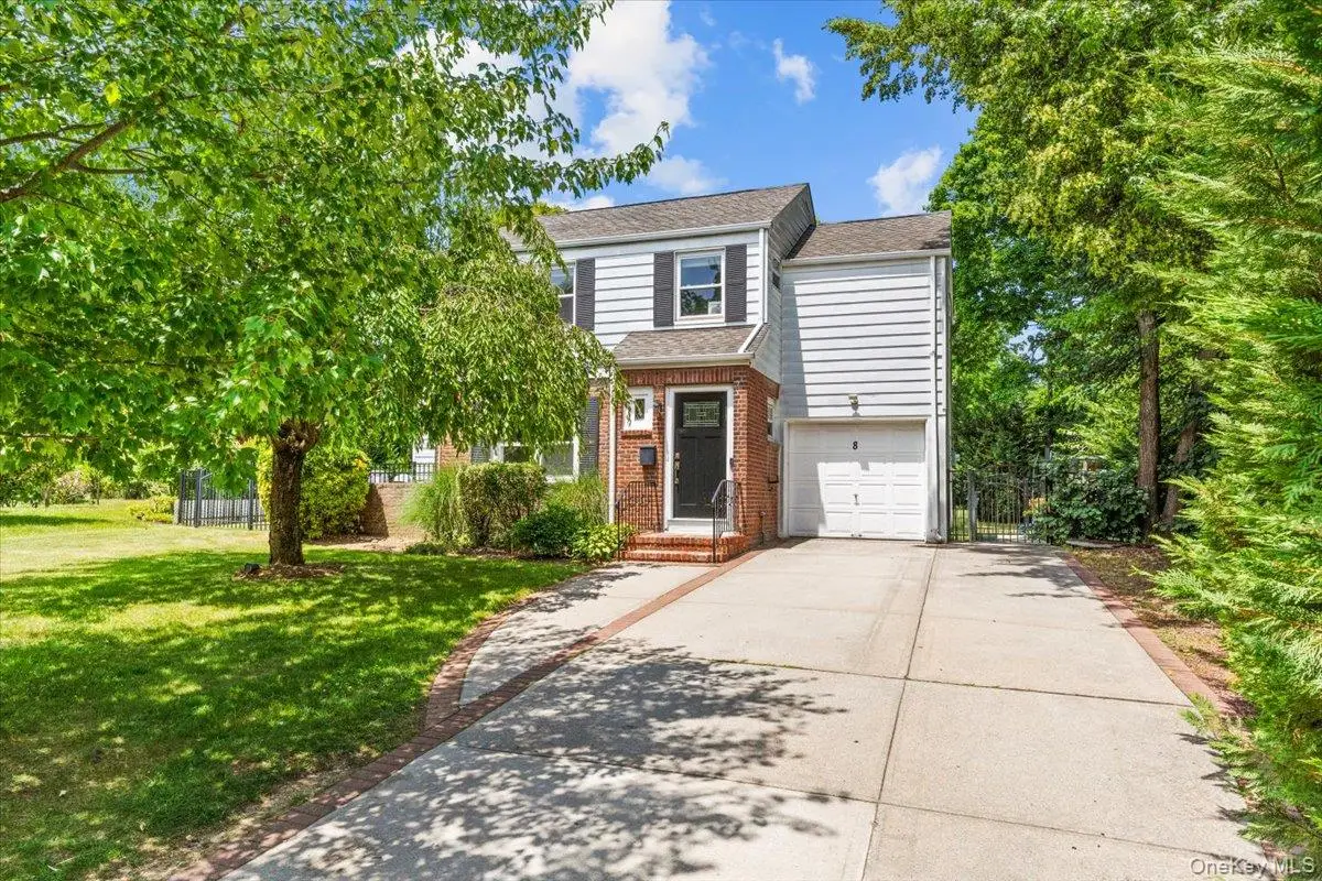 8 Park Circle, Great Neck, NY 11024 - #1