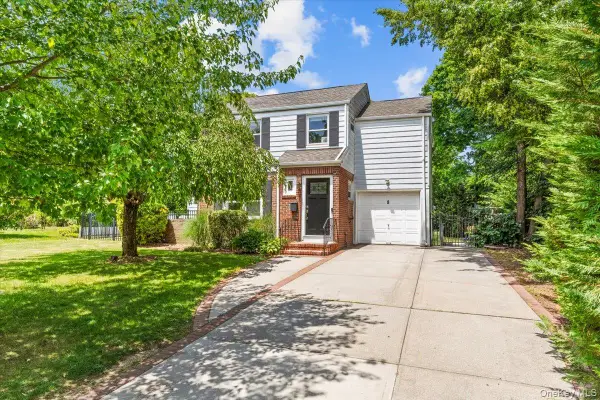 8 Park Circle, Great Neck, NY 11024
