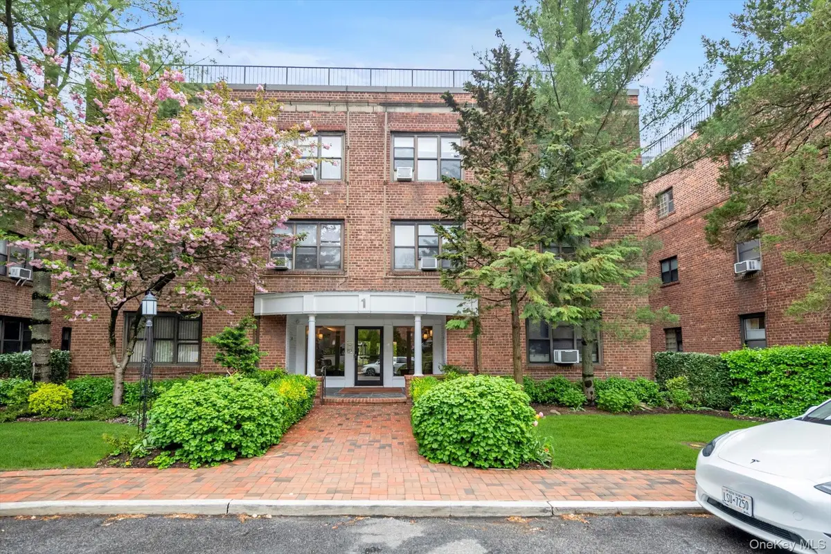 1 Town House Place #2E, Great Neck, NY 11021 - #1