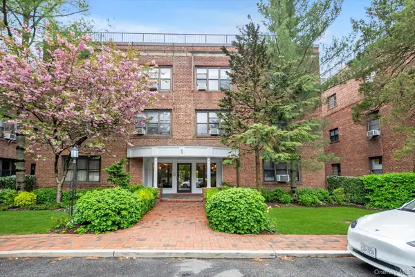 1 Town House Place #2E, Great Neck, NY 11021