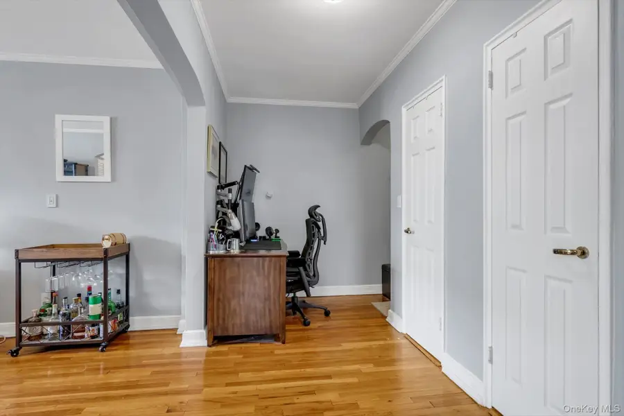 1 Town House Place #2E, Great Neck, NY 11021 - #2