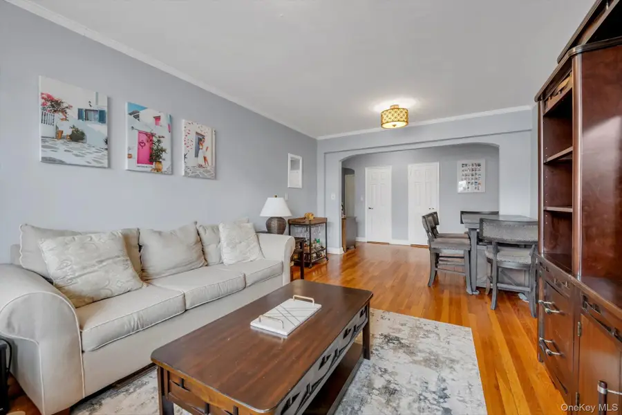 1 Town House Place #2E, Great Neck, NY 11021 - #3