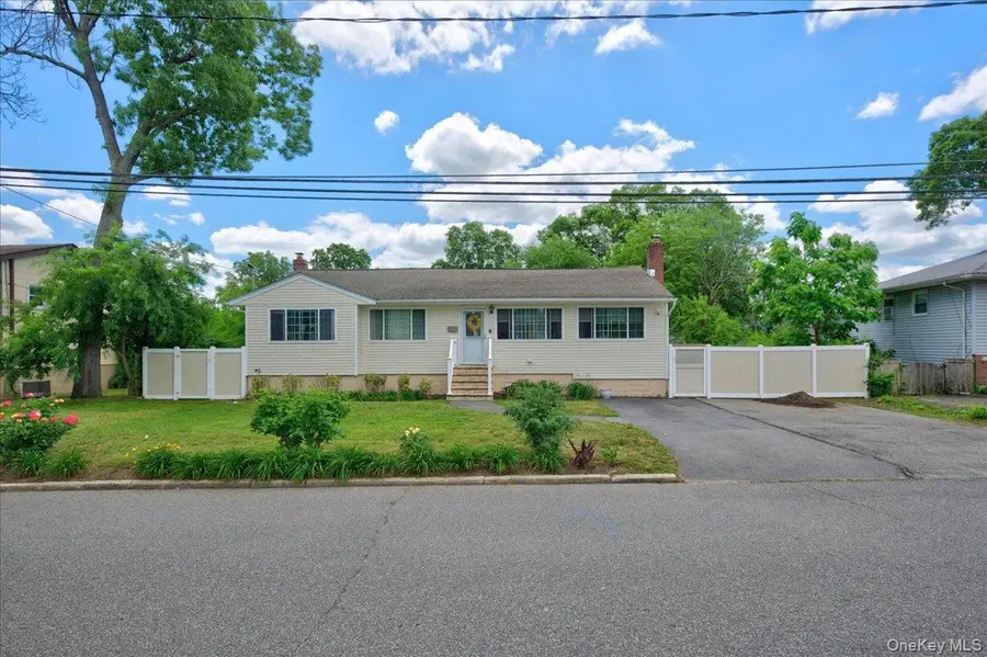 23 Anna Street, Bay Shore, NY 11706 - #2