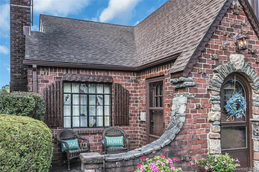 20 Voorhees Place, Malverne, NY 11565 - #3