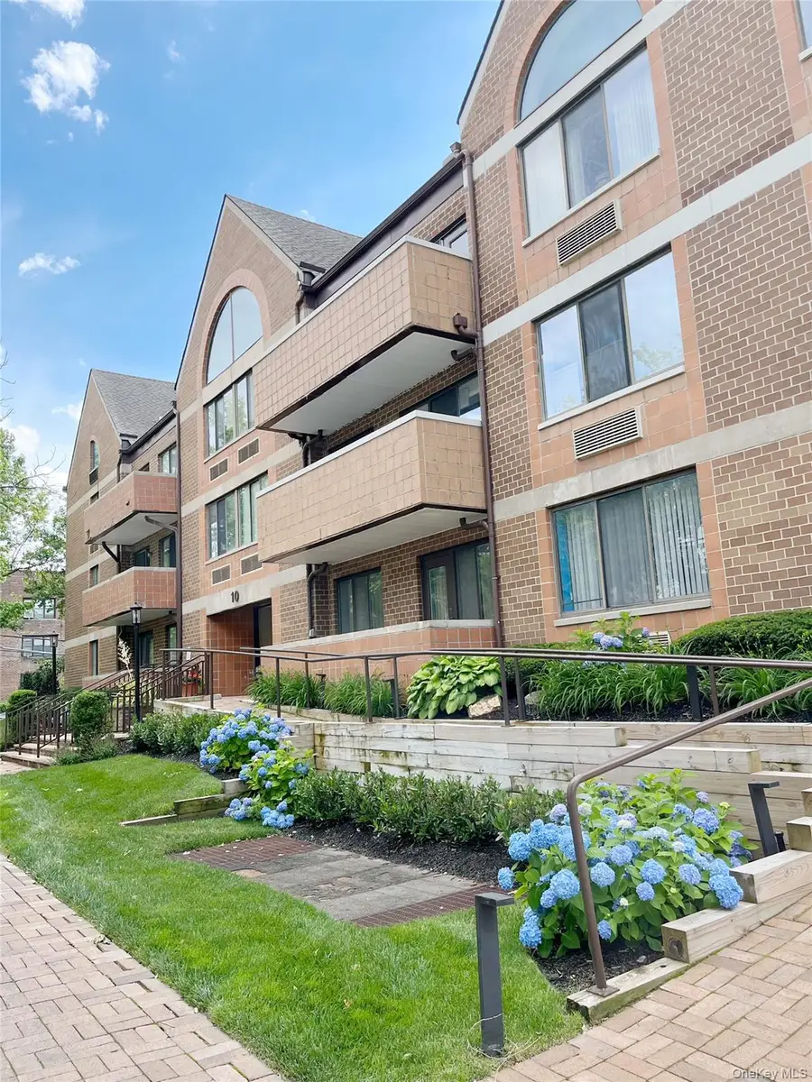 10 Canterbury Road #1B, Great Neck, NY 11021 - #2