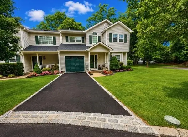 39 Merrimack Road, Smithtown, NY 11787