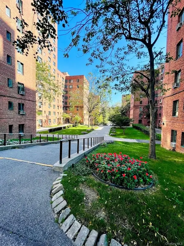 1686 Metropolitan Avenue #4H, Bronx, NY 10462