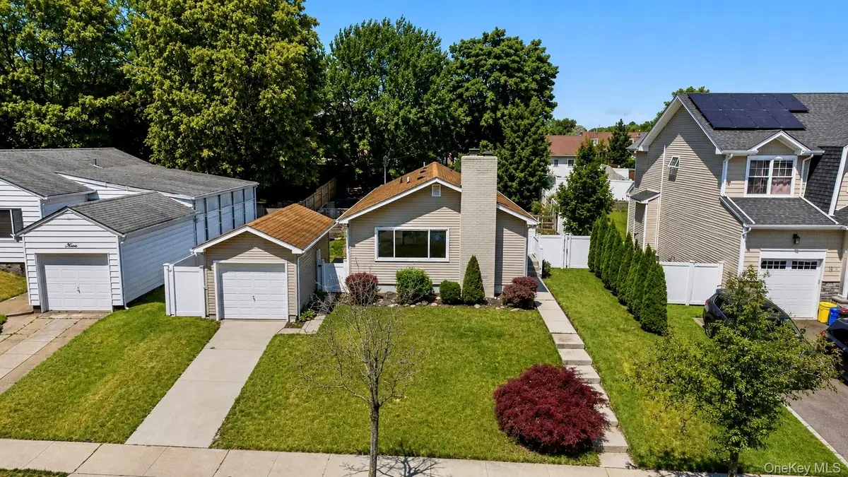 5 Willets Drive, Syosset, NY 11791 - #1