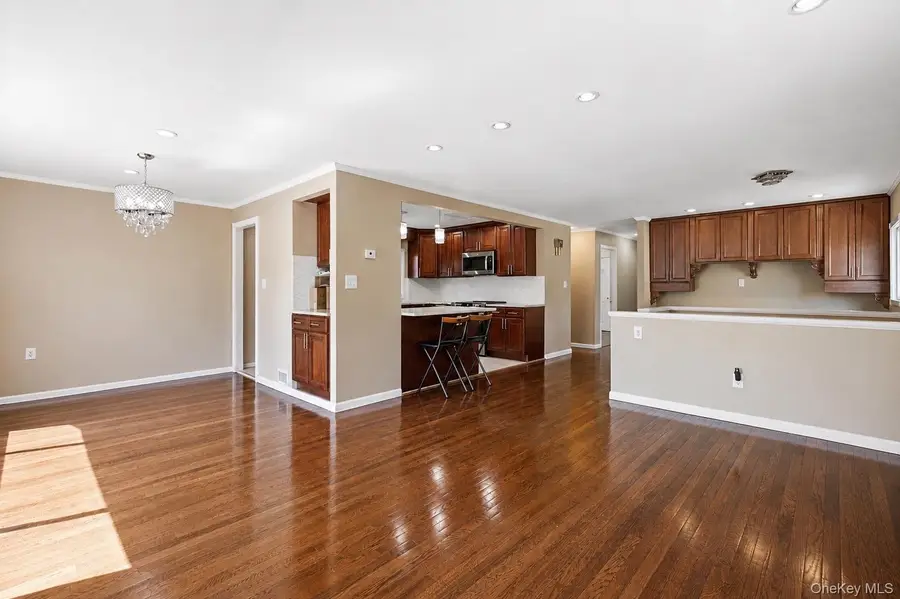 5 Willets Drive, Syosset, NY 11791 - #3