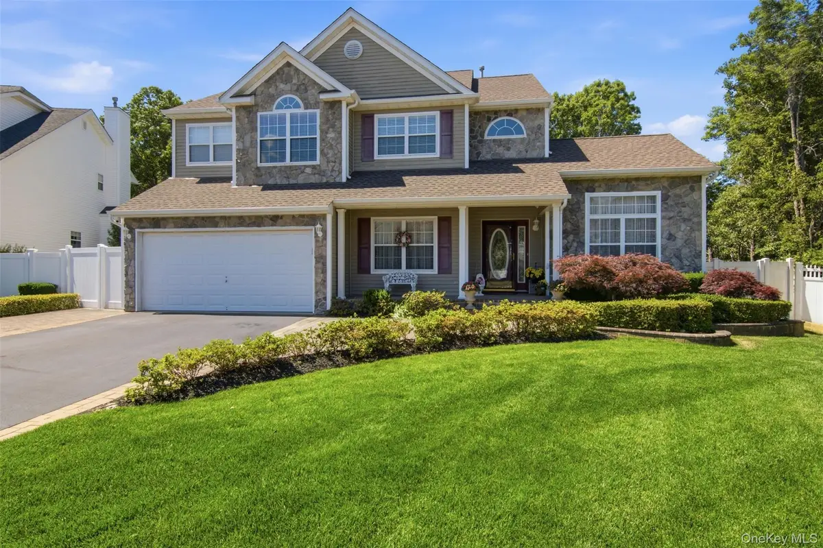 15 Scenicview Crescent, Manorville, NY 11949 - #1