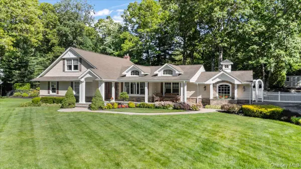 10 Serene Court, Dix Hills, NY 11746