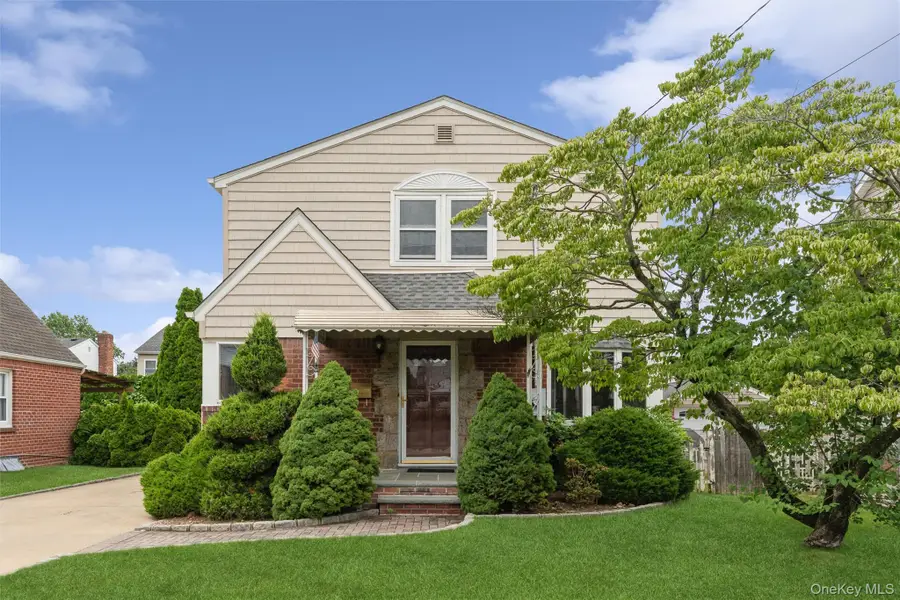 163 Bregman Avenue, New Hyde Park, NY 11040 - #2