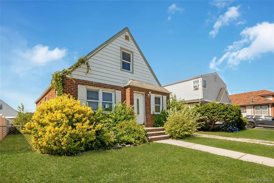30 Viola Street, Valley Stream, NY 11580 - #3
