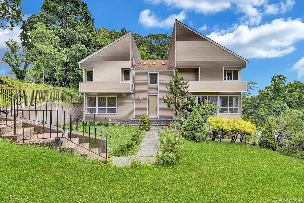4 Verity Lane, Roslyn, NY 11576 - #1