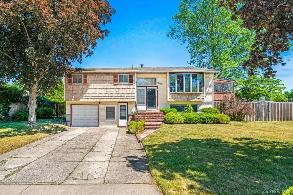 105 Strauss Avenue, Selden, NY 11784