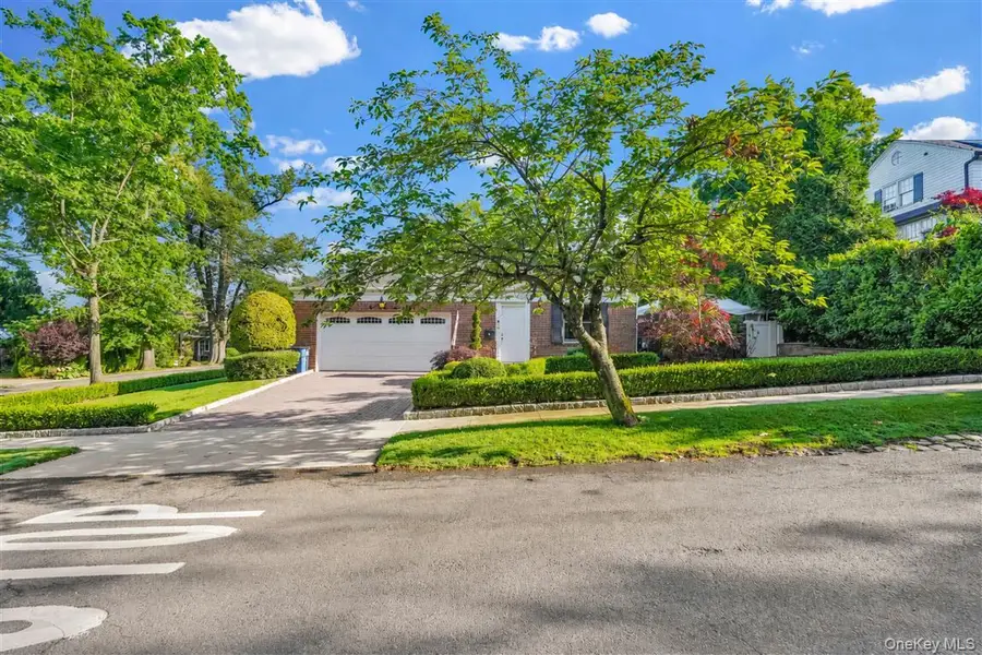 105 Park Lane, Douglaston, NY 11363 - #2