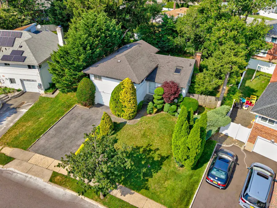 106 Westbury Avenue, Plainview, NY 11803 - #2