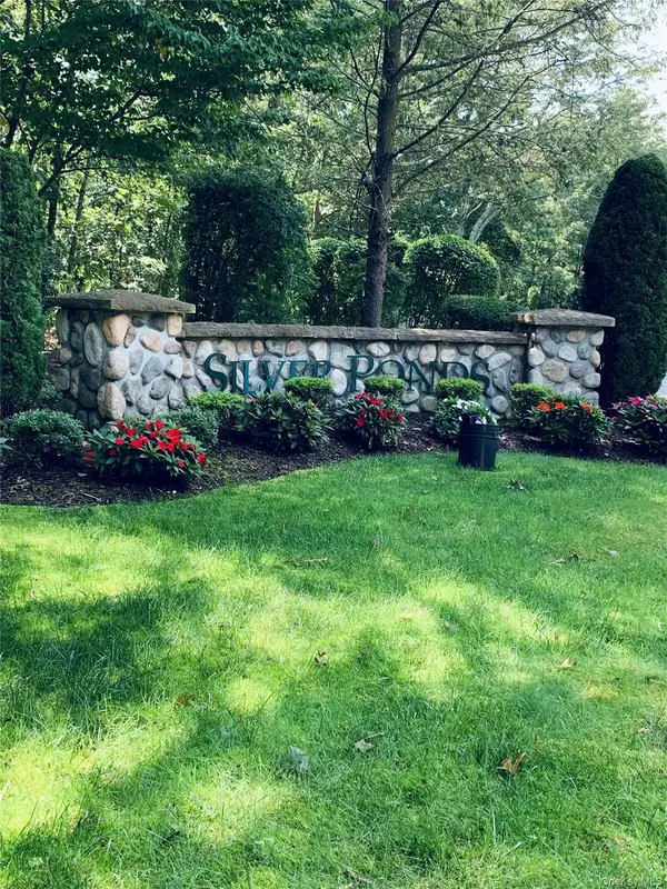 129 Farm House Court #129, Manorville, NY 11949