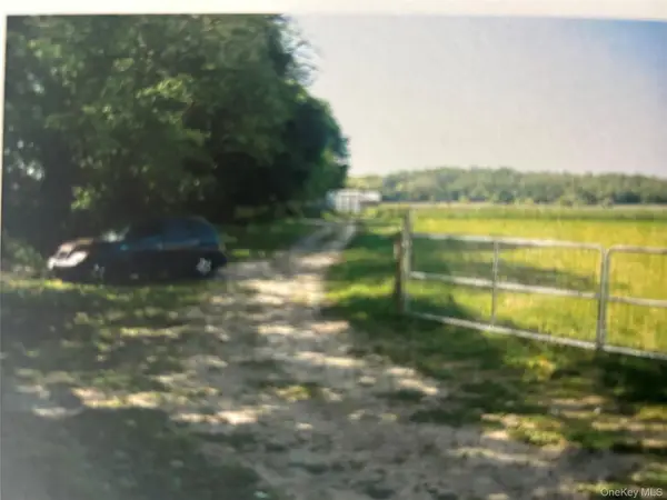 4042 Sound Avenue, Riverhead, NY 11901