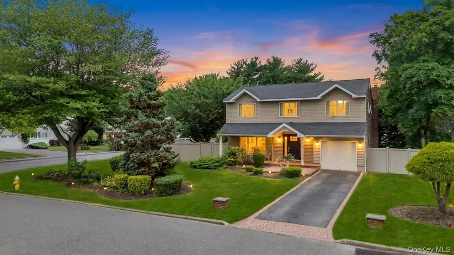 11 Ann Court, North Babylon, NY 11703 - #2