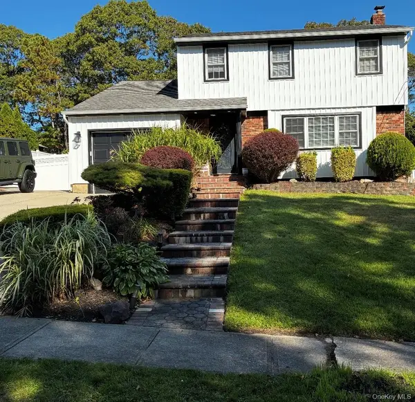 35 Washington Heights Street, Selden, NY 11784