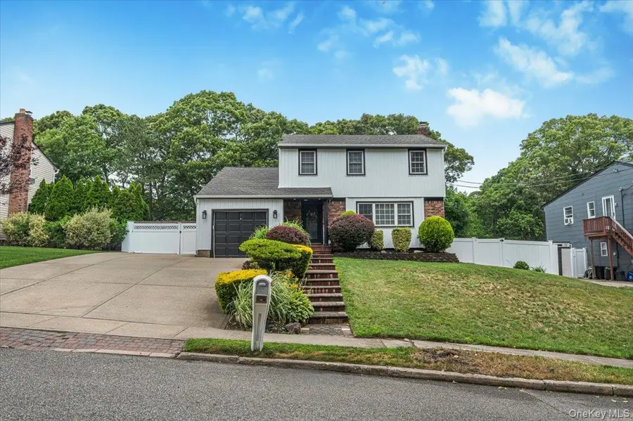 35 Washington Heights Street, Selden, NY 11784 - #2