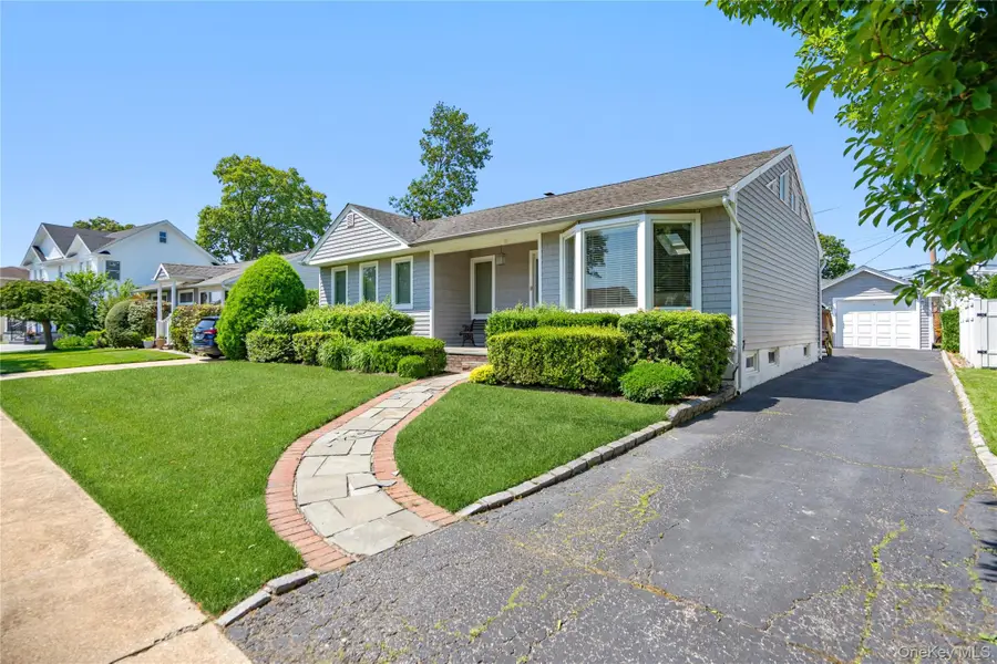 678 Carlyle Avenue, Franklin Square, NY 11010 - #2