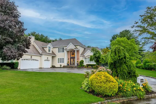 56 Sage Hollow Court, Dix Hills, NY 11746