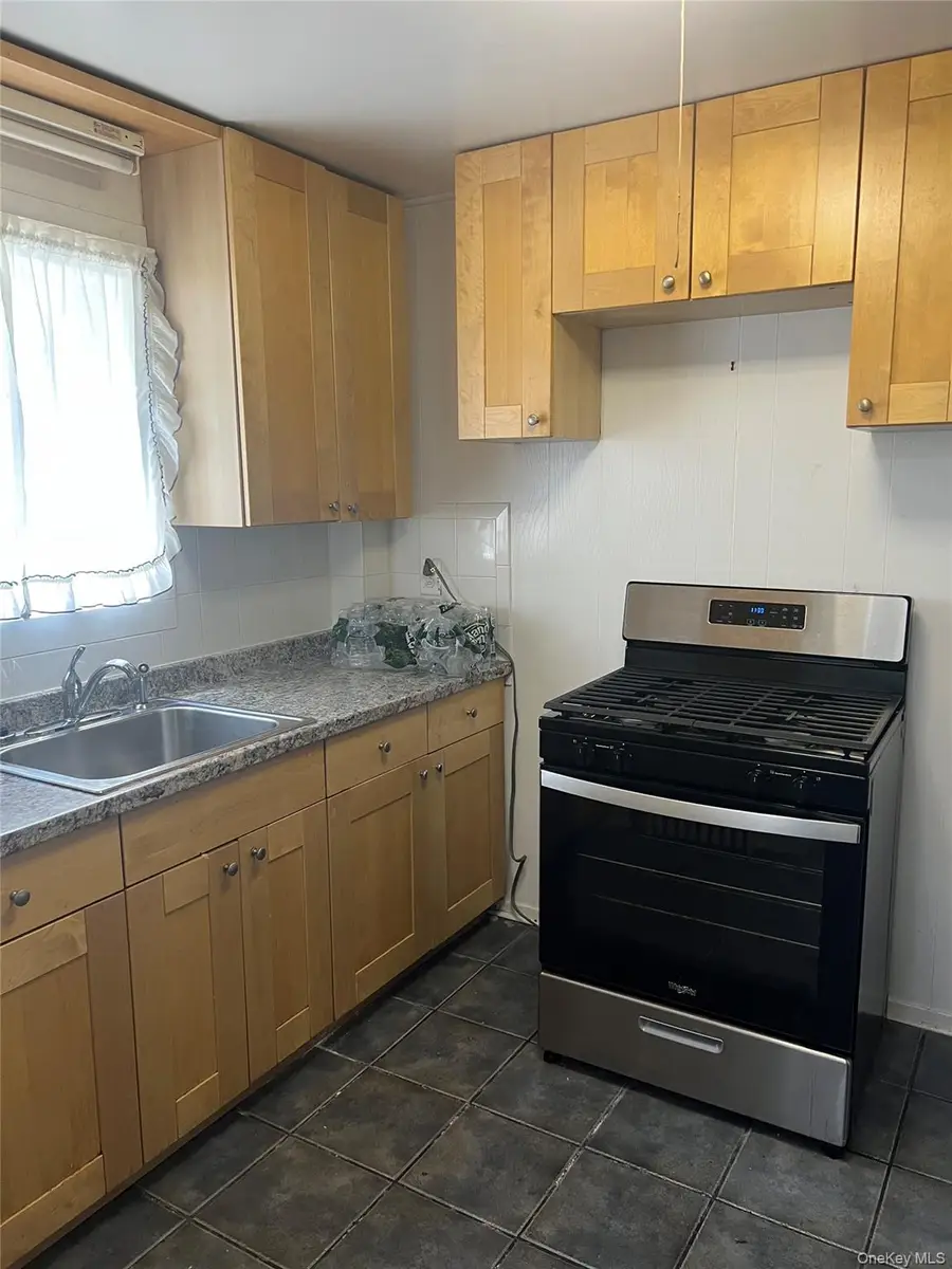 27 Wellington Place, Amityville, NY 11701 - #2