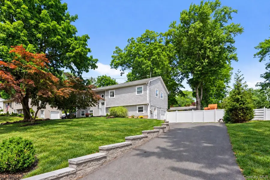 575 Babbling Brook Lane, Valley Cottage, NY 10989 - #2
