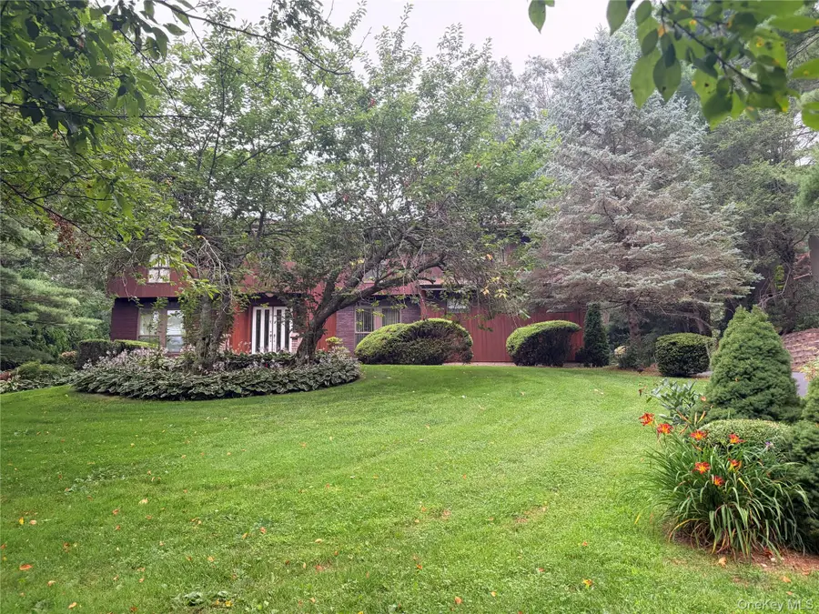 17 Calumet Drive, Dix Hills, NY 11746 - #2