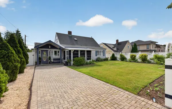5 Long Lane, Levittown, NY 11758