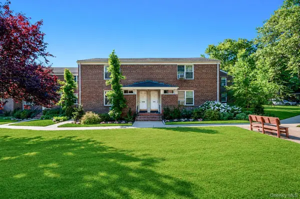 75 Edwards Street #1C, Roslyn Heights, NY 11577