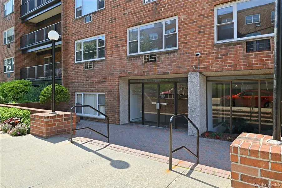 101 Lincoln Avenue #4K, Mineola, NY 11501 - #2