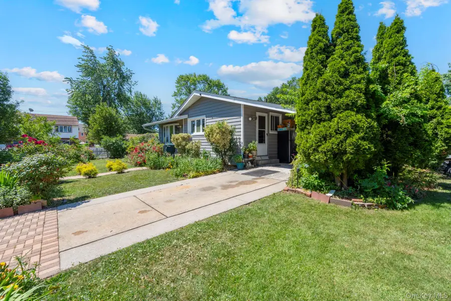1 Hale Place, Roosevelt, NY 11575 - #3