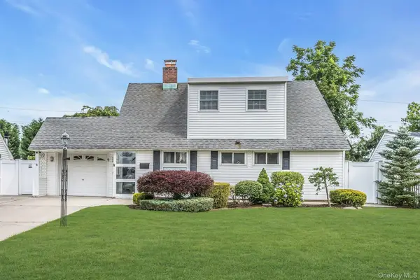 9 Deep Lane, Wantagh, NY 11793