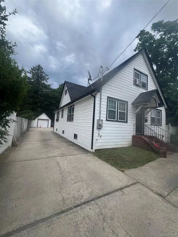 27 Brook Avenue, Bay Shore, NY 11706