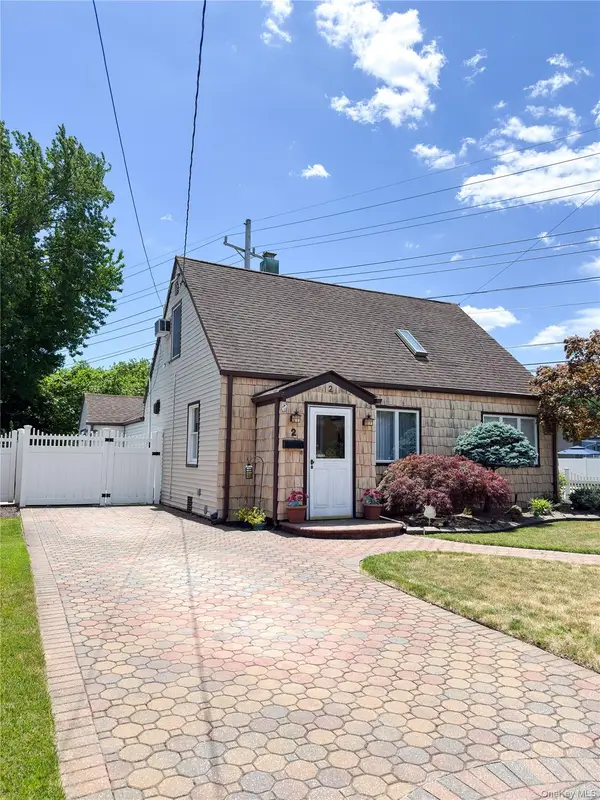 2 Irvington Street, Valley Stream, NY 11581