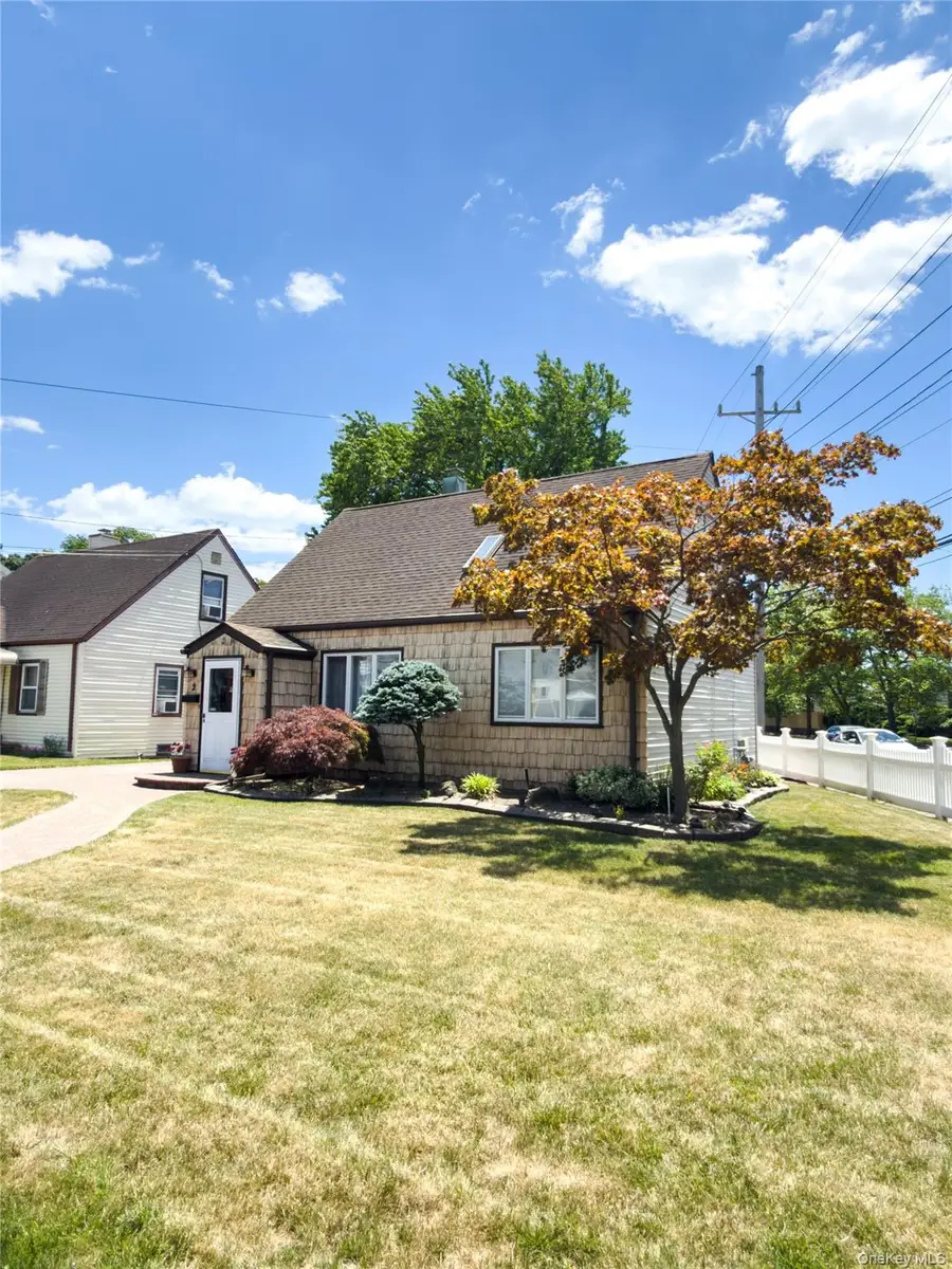 2 Irvington Street, Valley Stream, NY 11581 - #3