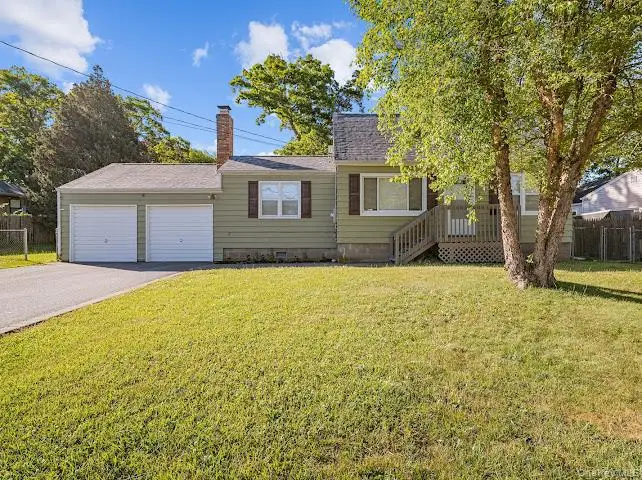 16 Brushwood Drive, Shirley, NY 11967 - #1