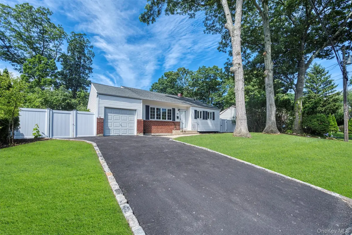 31 Foxwood Drive E, South Huntington, NY 11746 - #1