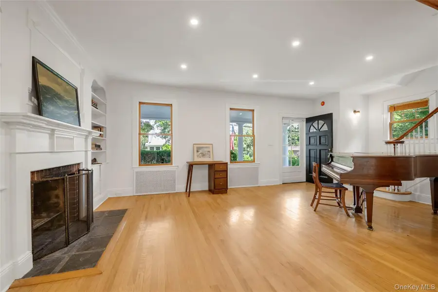 328 Manor Road, Douglaston, NY 11363 - #3