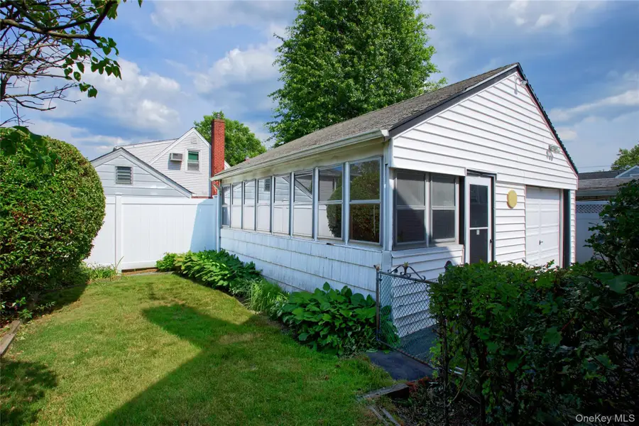 172 Wellington Road S, Garden City, NY 11530 - #3