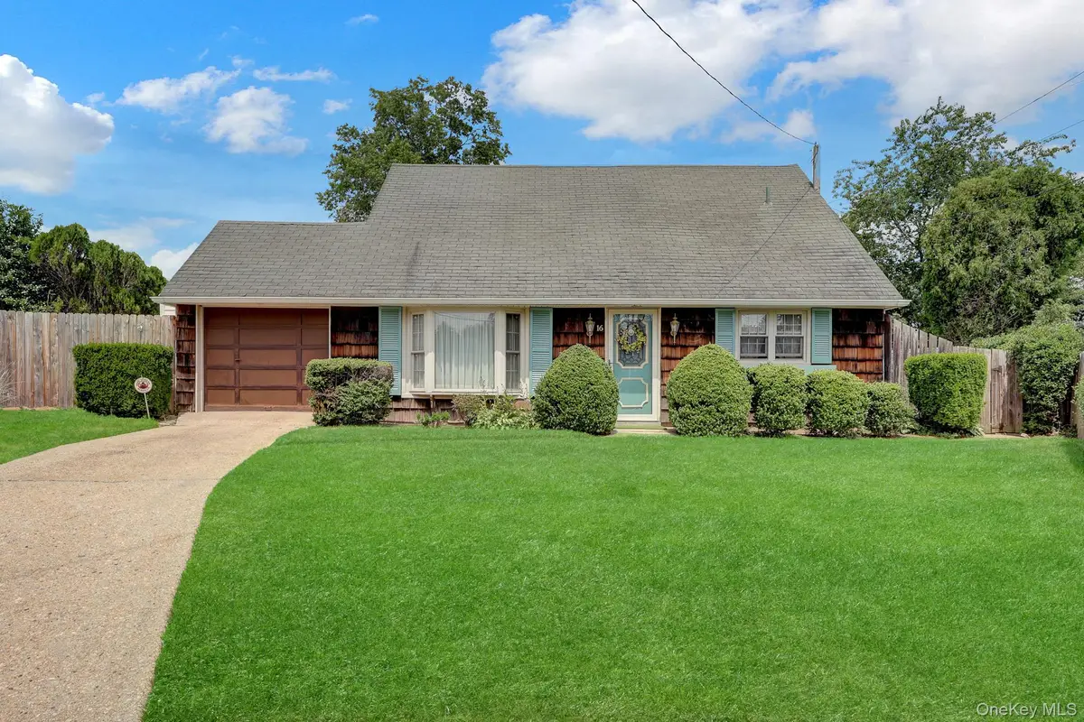 16 Texas Court, Syosset, NY 11791 - #1