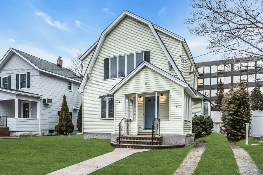 11 Merton Avenue, Lynbrook, NY 11563 - #2