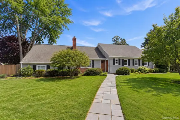 5 Arrowhead Place, Huntington, NY 11743
