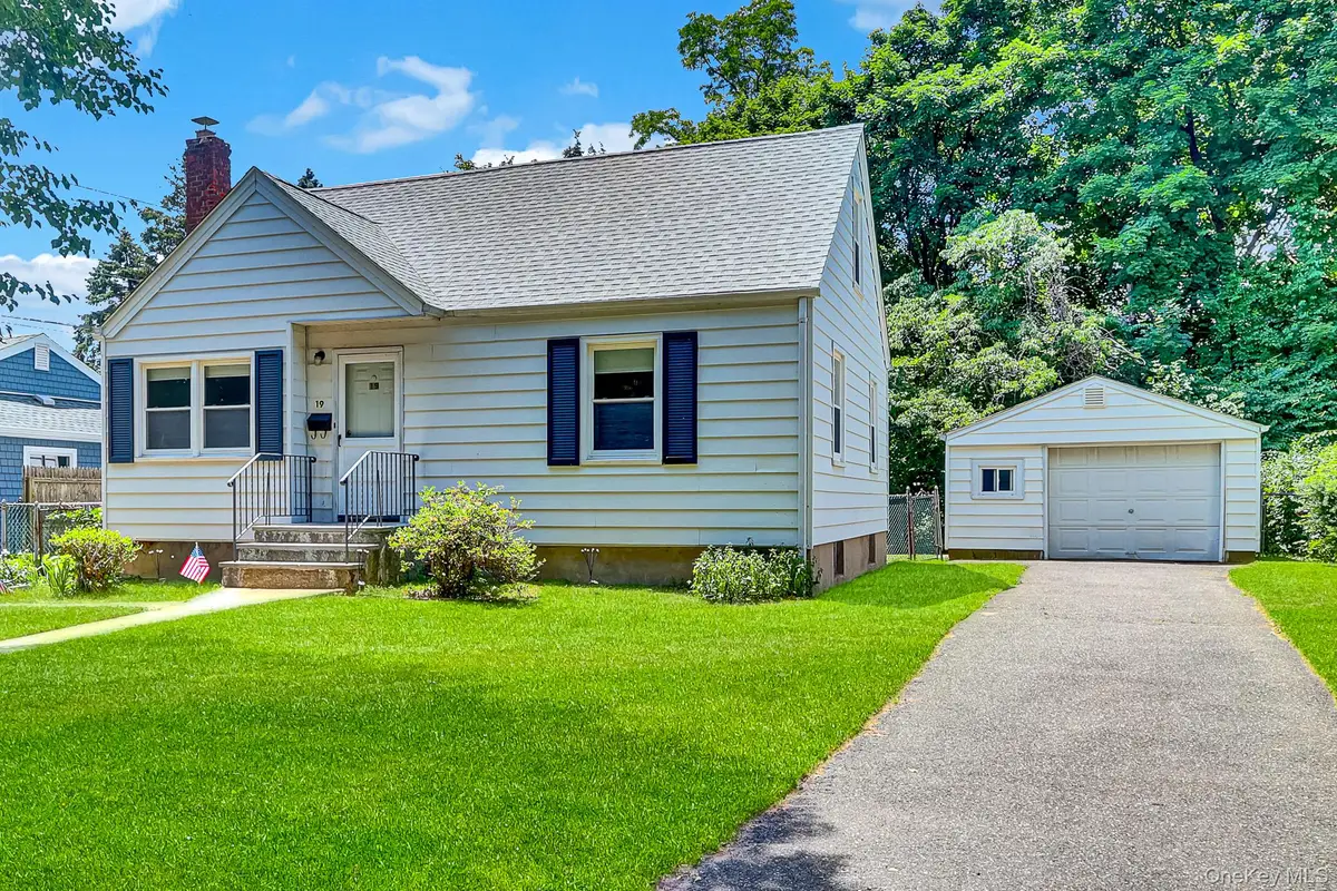 19 Poplar Place, Glen Cove, NY 11542 - #1